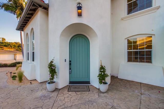2482 San Clemente Ave, Vista CA: https://media.crmls.org/mediaz/58a3136c-115b-476f-9d93-ca709bf258ac.jpg