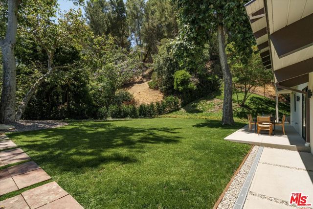 2313 Banyan Drive, Los Angeles CA: https://media.crmls.org/mediaz/58a38f48-0bd1-4e61-8fd0-ce66ed5c2067.jpg