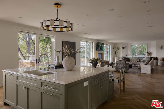 6 Bed Home for Sale in Los Angeles, California