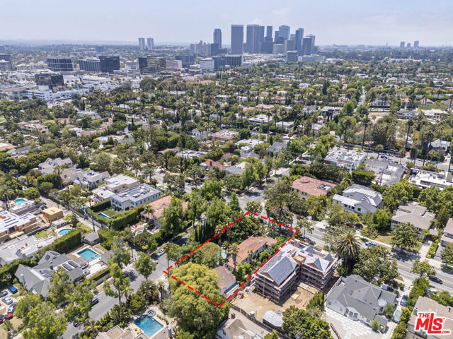 602 N Crescent Drive, Beverly Hills CA: https://media.crmls.org/mediaz/58a4403b-ed2f-40b6-b22c-6e998a1b1ca1.jpg