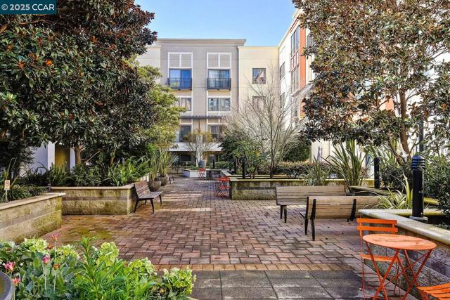 438 W Grand Ave, Oakland CA: https://media.crmls.org/mediaz/58a44bb0-7a52-42c5-8fcf-b29a7bdb4fea.jpg
