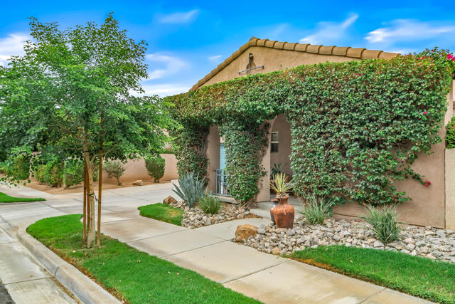 79756 Cassia Street, La Quinta CA: https://media.crmls.org/mediaz/58a47b53-1035-4e31-ad5b-96314f81c463.jpg