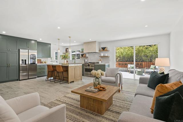 Detail Gallery Image 7 of 42 For 2015 Summit Dr, Escondido,  CA 92025 - 4 Beds | 3/1 Baths