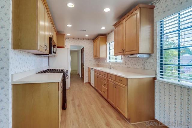 6081 Veemac, La Mesa CA: https://media.crmls.org/mediaz/58a4cb29-b99e-408d-ad10-32bd051f3b0b.jpg