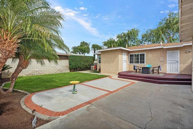 1106 E Santa Fe Ave, Fullerton CA: https://media.crmls.org/mediaz/58a579c3-ee50-4b4e-b62a-9ec52a71711f.jpg