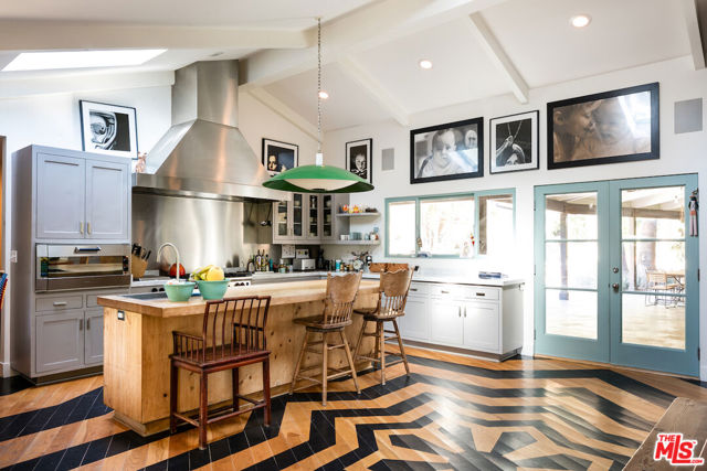 4078 Mandeville Canyon Rd. Road, Los Angeles CA: https://media.crmls.org/mediaz/58a6f03a-5463-4ed9-8b80-dec44e386014.jpg