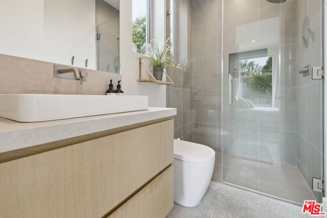 1310 Preston Way, Venice CA: https://media.crmls.org/mediaz/58a6fb67-54e3-4ba4-a591-76a991f39308.jpg
