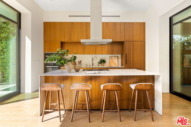 8732 Rangely Avenue, West Hollywood CA: https://media.crmls.org/mediaz/58a79d2f-b7e8-4c26-aeab-3cc543cf3c69.jpg