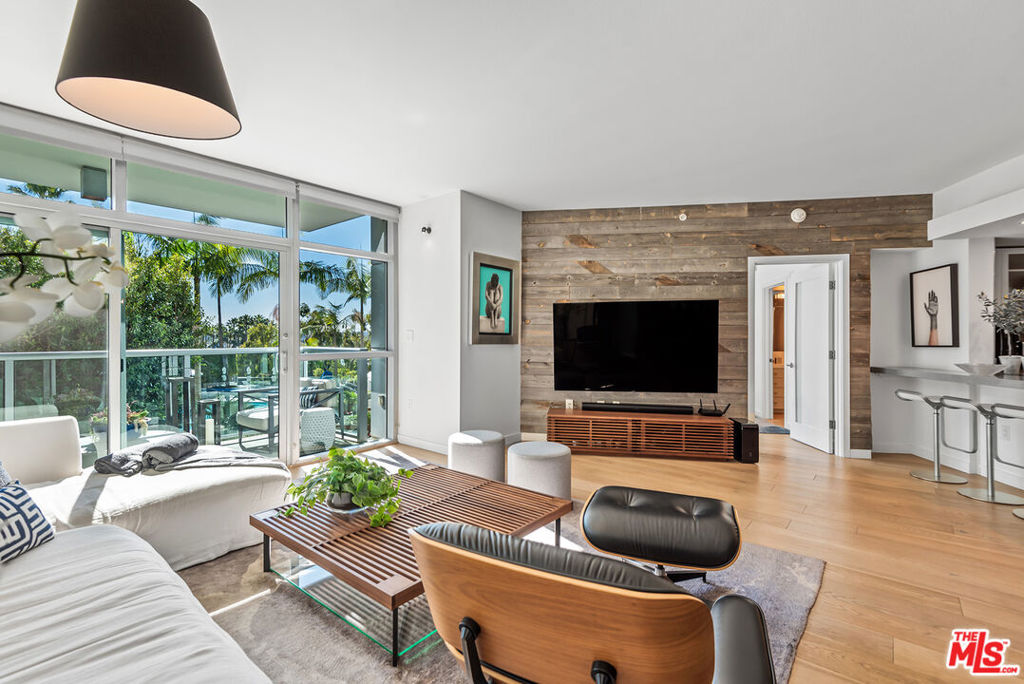 13700 Marina Pointe Drive #529