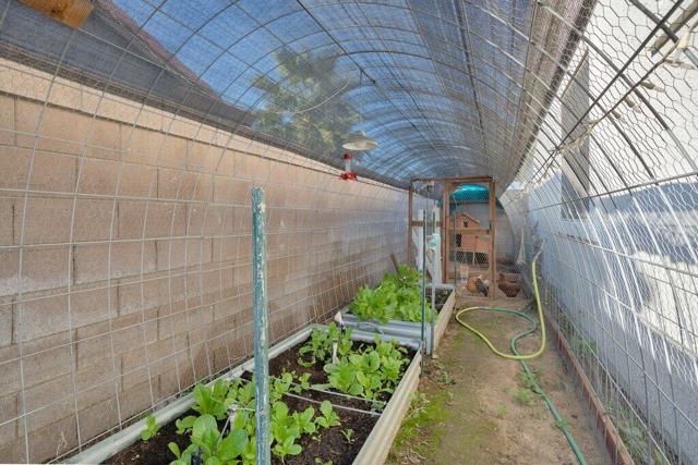 45180 Debbie Drive, La Quinta CA: https://media.crmls.org/mediaz/58a885bc-4df4-47bb-8c6b-c5fe1336a96c.jpg