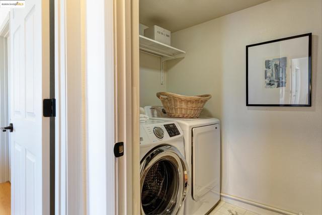 4353 Terrabella Way, Oakland CA: https://media.crmls.org/mediaz/58a8d698-2f5d-47d1-81d2-28402cb6371f.jpg