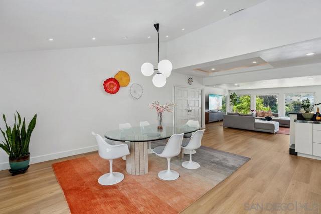 7645 Caminito Coromandel, La Jolla CA: https://media.crmls.org/mediaz/58a8ee76-8a80-413b-b754-5b7ce00b7951.jpg