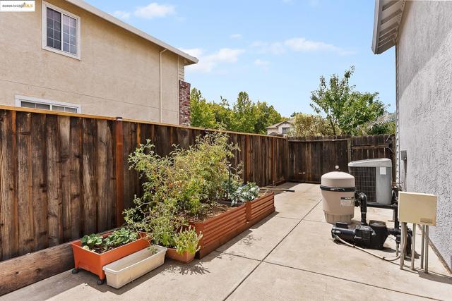 20 Goldmeadow Ct, Brentwood CA: https://media.crmls.org/mediaz/58a9255a-a41b-458c-8e62-dd0fd0aaa492.jpg