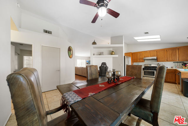 3223 Quarry Road, Palmdale CA: https://media.crmls.org/mediaz/58a93f3c-03a0-43a4-8c13-cbf8e3180d2e.jpg