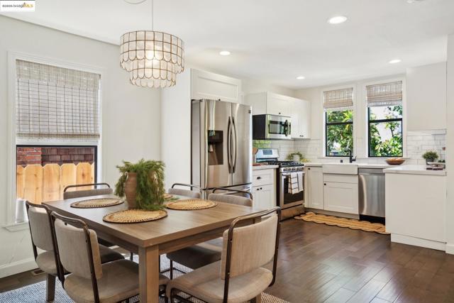 3360 Arizona St, Oakland CA: https://media.crmls.org/mediaz/58a955fd-2036-4f13-bab1-4970cc1a7180.jpg