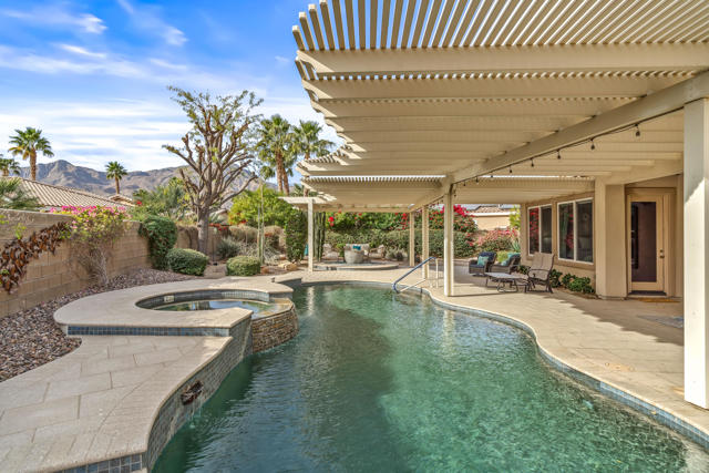 60612 Lace Leaf Court, La Quinta CA: https://media.crmls.org/mediaz/58aa7192-2f99-4658-b948-14e37d79ce0f.jpg