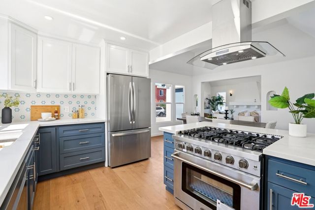 4438 W 28th Street, Los Angeles CA: https://media.crmls.org/mediaz/58ab05c5-fb22-42c7-ac1d-e88e6a1c005a.jpg