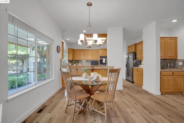 805 Devonshire Loop, Brentwood CA: https://media.crmls.org/mediaz/58ab1807-b429-456e-9a7e-baffdb5dbef5.jpg