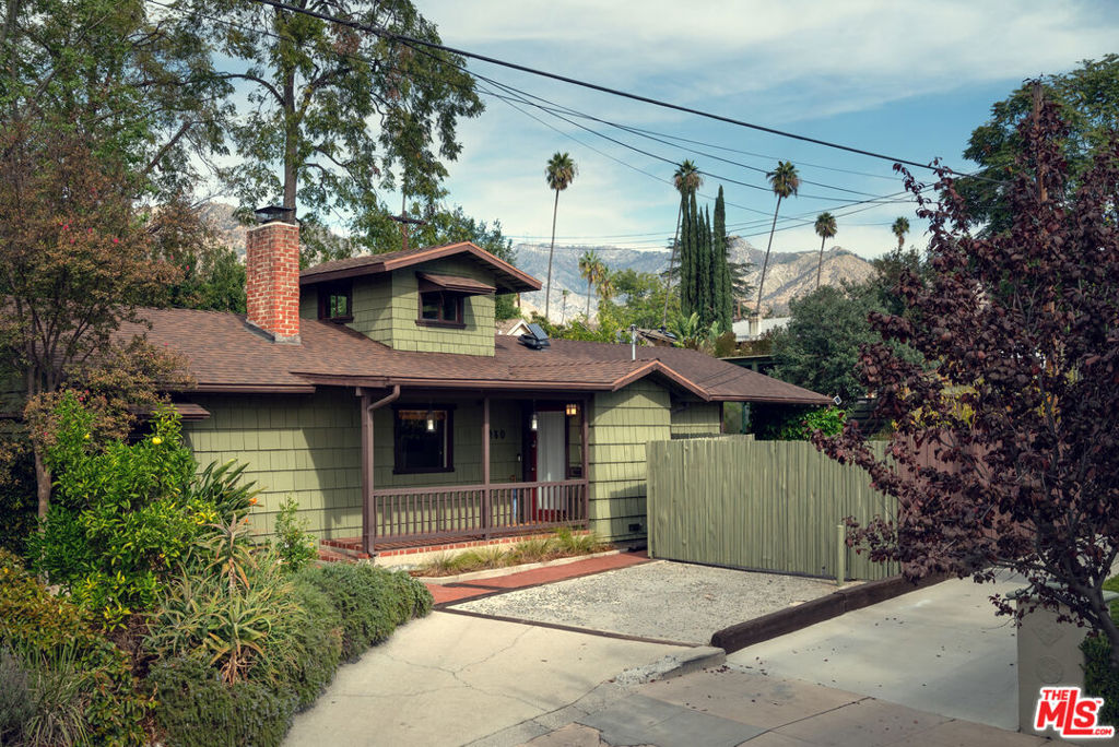 1480 N Mentor Avenue