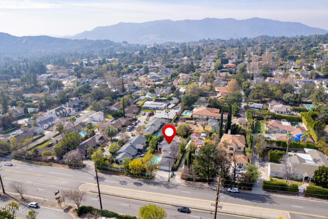 4917 Angeles Crest Highway, La Canada Flintridge CA: https://media.crmls.org/mediaz/58ab24f3-0429-474a-97f7-af478d2fc535.jpg