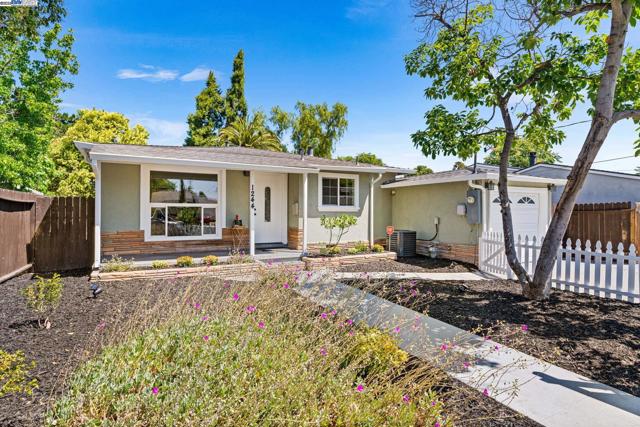 1244 Locust St, Livermore CA: https://media.crmls.org/mediaz/58aba857-9e42-4a9e-883f-b744d344f2f5.jpg