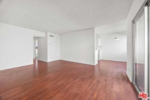 5400 Newcastle Avenue, 66 photo 7