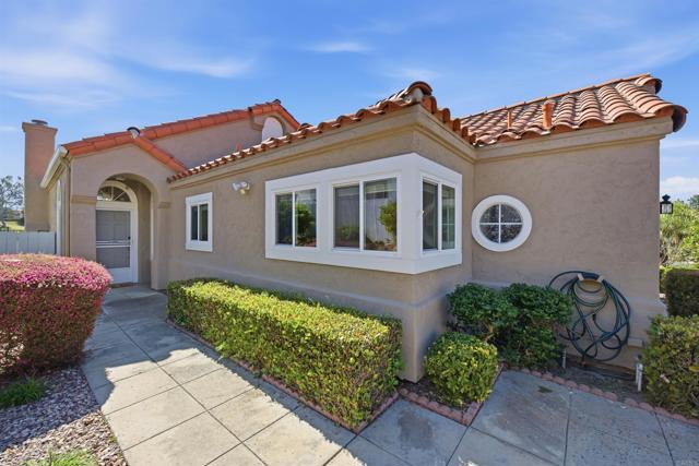 Detail Gallery Image 4 of 33 For 1428 Portofino Dr, Vista,  CA 92081 - 2 Beds | 2 Baths