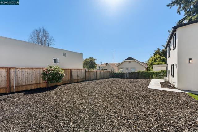 3017 Madeline St, Oakland CA: https://media.crmls.org/mediaz/58acce1f-8ec9-40a2-9cf7-5c3e5cd459ba.jpg