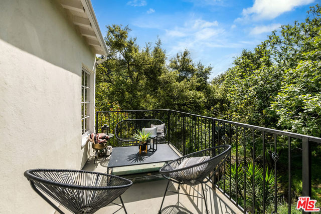 1205 N Beverly Glen Boulevard, Los Angeles CA: https://media.crmls.org/mediaz/58ad1a45-eb3f-4630-ac1d-9720c408ffab.jpg