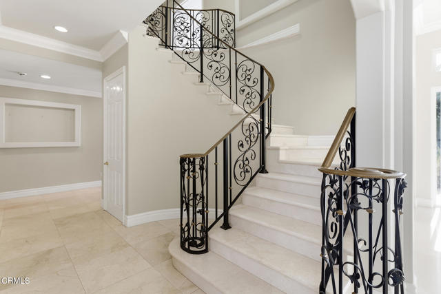 Detail Gallery Image 16 of 39 For 4174 Elm View Dr, Los Angeles,  CA 91316 - 5 Beds | 5 Baths