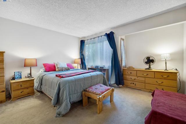 21083 Gary Dr, Hayward CA: https://media.crmls.org/mediaz/58ad9e52-34ca-4c80-9220-2abc9d027609.jpg