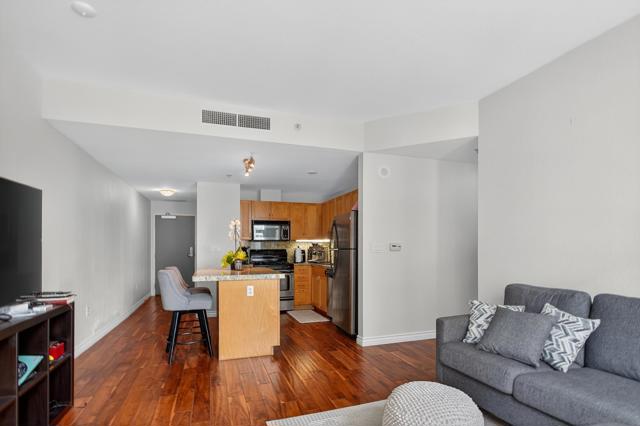 1240 India St, San Diego CA: https://media.crmls.org/mediaz/58ada335-8b6c-43ac-b55d-7bc2be386155.jpg
