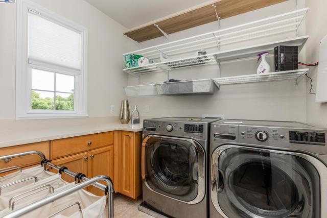 3422 Cinnamon Ridge Rd, San Ramon CA: https://media.crmls.org/mediaz/58ade3b6-07e7-405b-99ed-04da422410d9.jpg