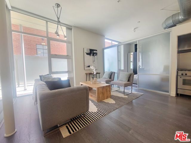 Image 6 of 31 For 4080 Glencoe Avenue 124