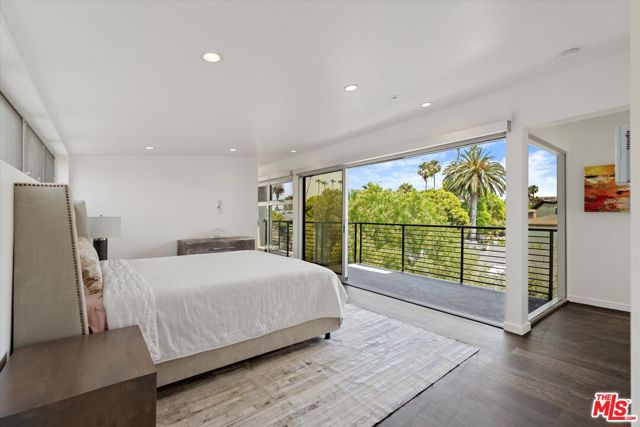 483 Carroll Canal Court, Venice CA: https://media.crmls.org/mediaz/58ae5de6-f243-4787-adb8-f0eba36a5427.jpg