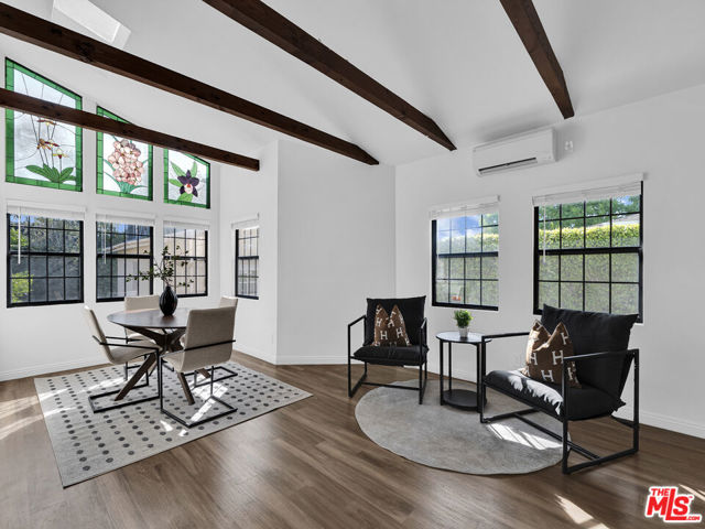 4215 Mentone Avenue, Culver City CA: https://media.crmls.org/mediaz/58ae6d10-3e7a-498c-ac5b-18f61a140dc5.jpg