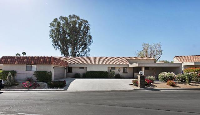 40553 Pebble Beach Circle, Palm Desert CA: https://media.crmls.org/mediaz/58ae8cc6-6812-4b3b-af8b-a3d158527cfd.jpg
