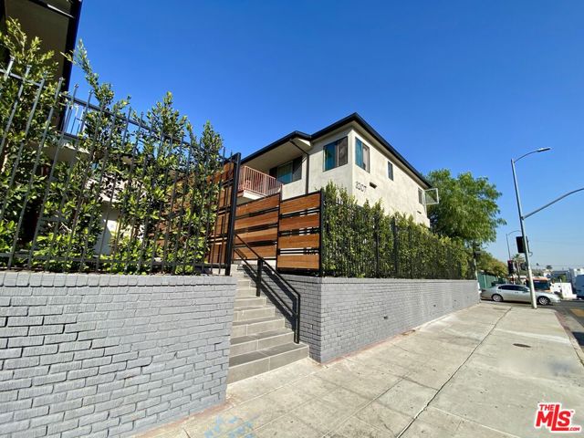 3207 W 3rd Street, Los Angeles CA: https://media.crmls.org/mediaz/58aed6d8-94c6-422a-abc0-7b9f25e667ff.jpg