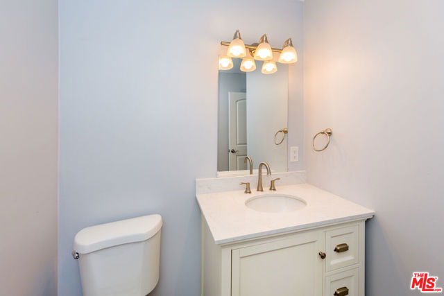 4503 Vesper, Sherman Oaks CA: https://media.crmls.org/mediaz/58aef666-c441-49e9-a6c8-b5e4a796b3ed.jpg