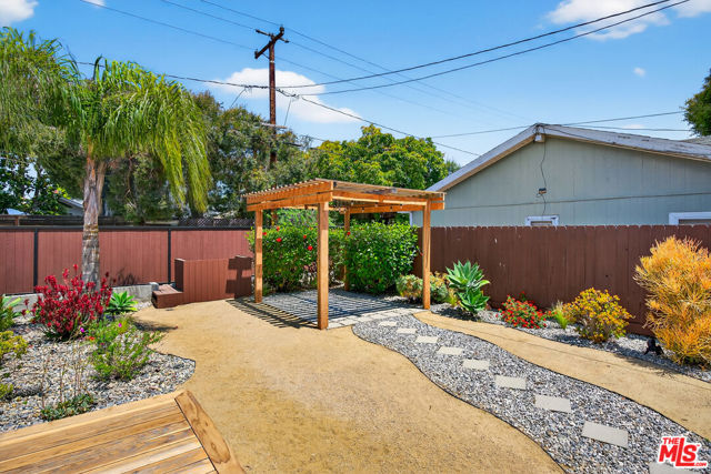 2121 Marine Street, Santa Monica CA: https://media.crmls.org/mediaz/58af8821-32ae-4fac-8ba0-b8e655df8224.jpg