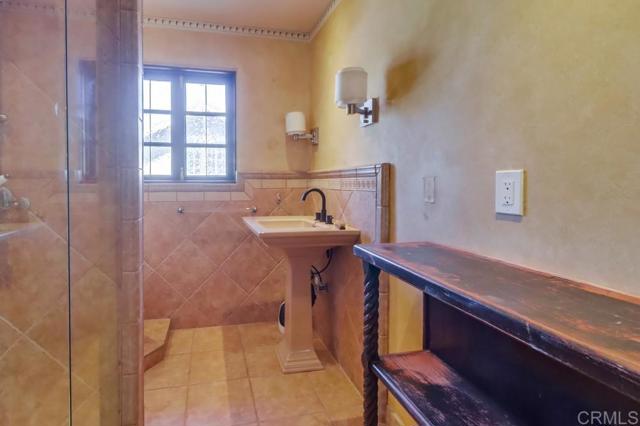 Detail Gallery Image 42 of 73 For 3014 Xenophon St, Point Loma,  CA 92106 - 5 Beds | 3 Baths