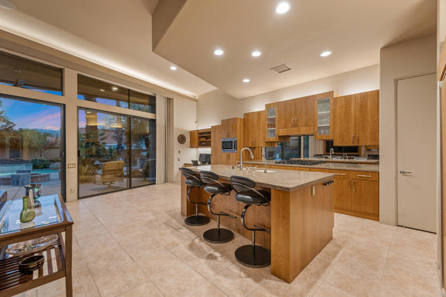 12 Boulder Lane, Rancho Mirage CA: https://media.crmls.org/mediaz/58b046dd-cf06-43a7-b69c-038c26eaadef.jpg