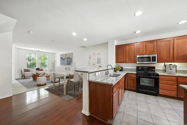 Detail Gallery Image 5 of 23 For 1569 Hackberry Pl, Chula Vista,  CA 91915 - 4 Beds | 4 Baths