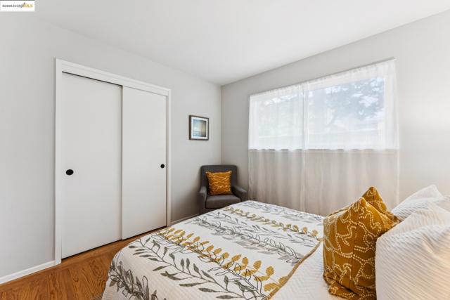 3129 Deseret Dr, Richmond CA: https://media.crmls.org/mediaz/58b09242-c3fc-4845-9348-6143d2ae3c0e.jpg