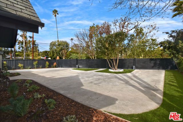 4512 Libbit Avenue, Encino CA: https://media.crmls.org/mediaz/58b110c2-2de8-4852-856e-030f04651fe2.jpg