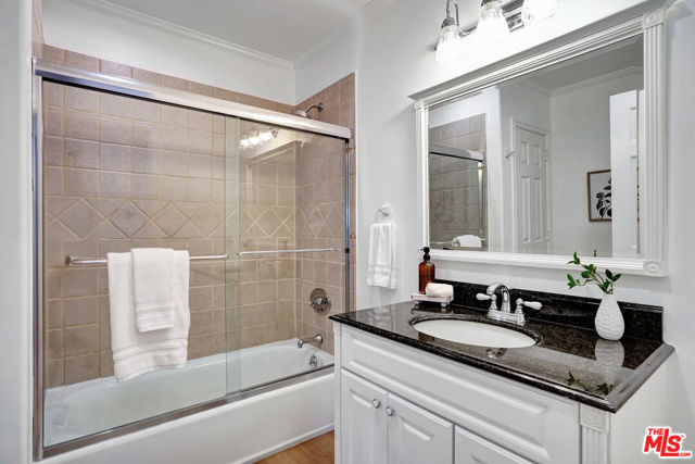 4476 Calhoun Avenue, Sherman Oaks CA: https://media.crmls.org/mediaz/58b1554e-9b97-4cc9-ae32-7759383f8243.jpg