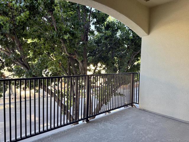 400 San Benito St, Hollister CA: https://media.crmls.org/mediaz/58b16518-d238-42d7-8cef-a20a3d266b11.jpg