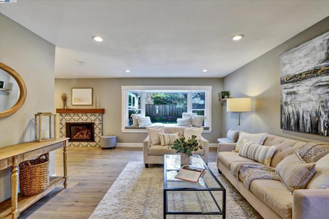 27 Serene Ct, Danville CA: https://media.crmls.org/mediaz/58b1fbd0-587f-40a3-ba09-e86e4674848f.jpg