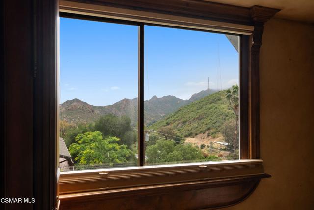 1561 Lookout Drive, Agoura Hills CA: https://media.crmls.org/mediaz/58b22bdd-a0bc-4ad3-8988-b9a5f4a50dc8.jpg
