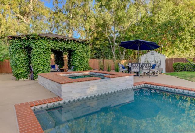 13555 Sagewood Dr, Poway CA: https://media.crmls.org/mediaz/58b23f6c-2018-4941-ba7a-f4f840e03d52.jpg